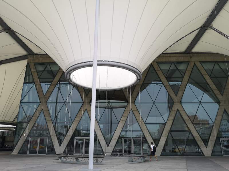 鳳山-大東文化藝術中心 大漏斗造型點上燈更吸睛