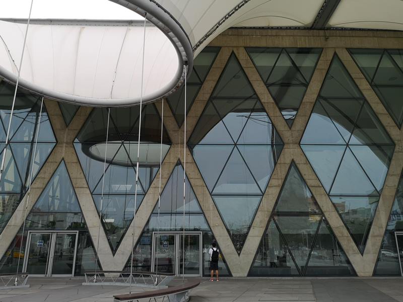 datong04 鳳山-大東文化藝術中心 大漏斗造型點上燈更吸睛