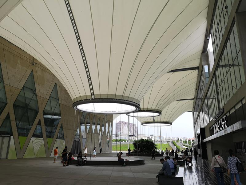 datong09 鳳山-大東文化藝術中心 大漏斗造型點上燈更吸睛