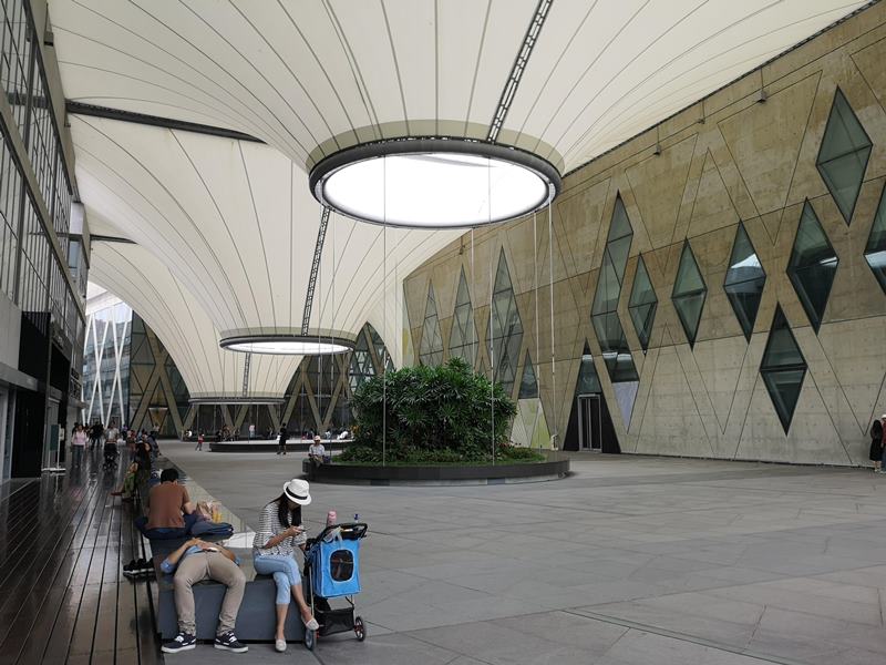 datong11 鳳山-大東文化藝術中心 大漏斗造型點上燈更吸睛