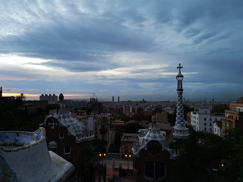guellparkk01 Barcelona-巴塞隆納世界文化遺產 高第建築奎爾公園馬賽克蜥蜴太吸睛