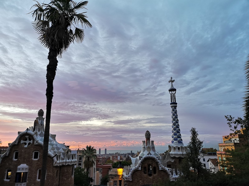 guellparkk02 Barcelona-巴塞隆納世界文化遺產 高第建築奎爾公園馬賽克蜥蜴太吸睛