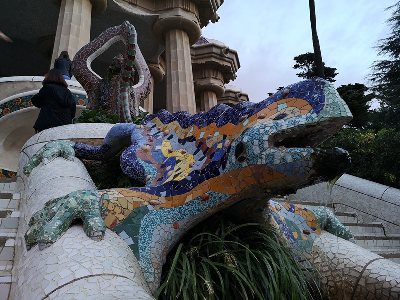 Barcelona-巴塞隆納世界文化遺產  高第建築奎爾公園馬賽克蜥蜴太吸睛