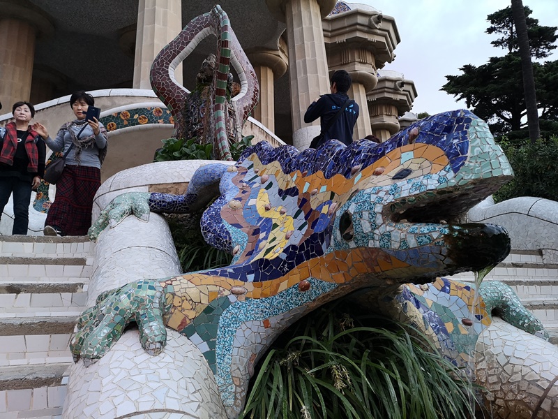 guellparkk10 Barcelona-巴塞隆納世界文化遺產 高第建築奎爾公園馬賽克蜥蜴太吸睛