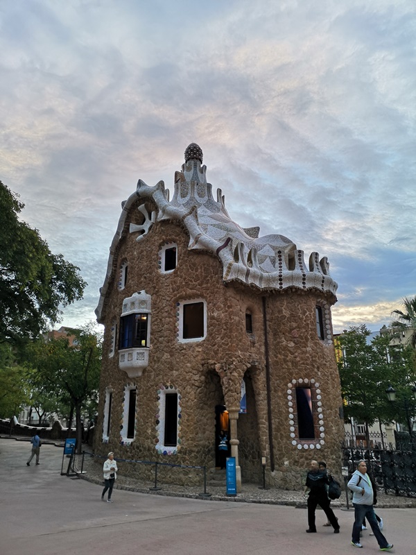 guellparkk16 Barcelona-巴塞隆納世界文化遺產 高第建築奎爾公園馬賽克蜥蜴太吸睛