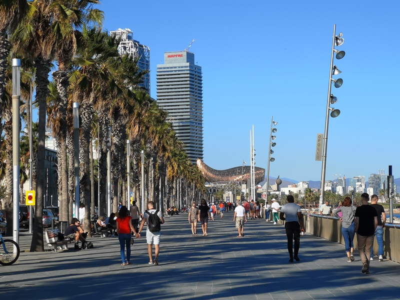 barcelonabeach17 Barcelona-嗨!地中海你好!! 巴塞隆納海岸Platja de la Barceloneta 海天一線超美