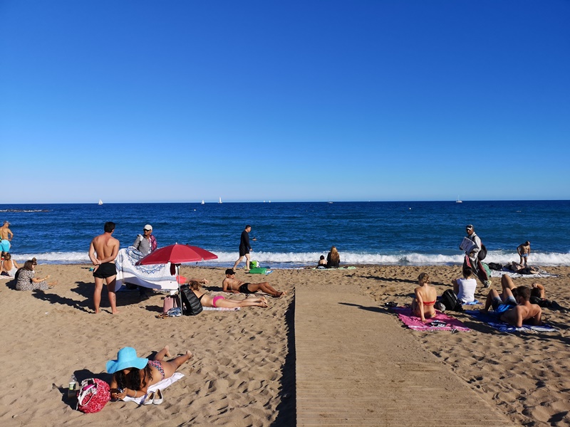 barcelonabeach20 Barcelona-嗨!地中海你好!! 巴塞隆納海岸Platja de la Barceloneta 海天一線超美