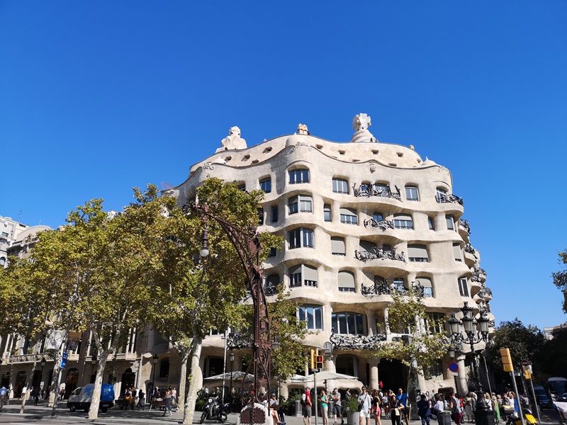 Barcelona-巴塞隆納世界文化遺產 高第建築米拉之家 來自外星的設計