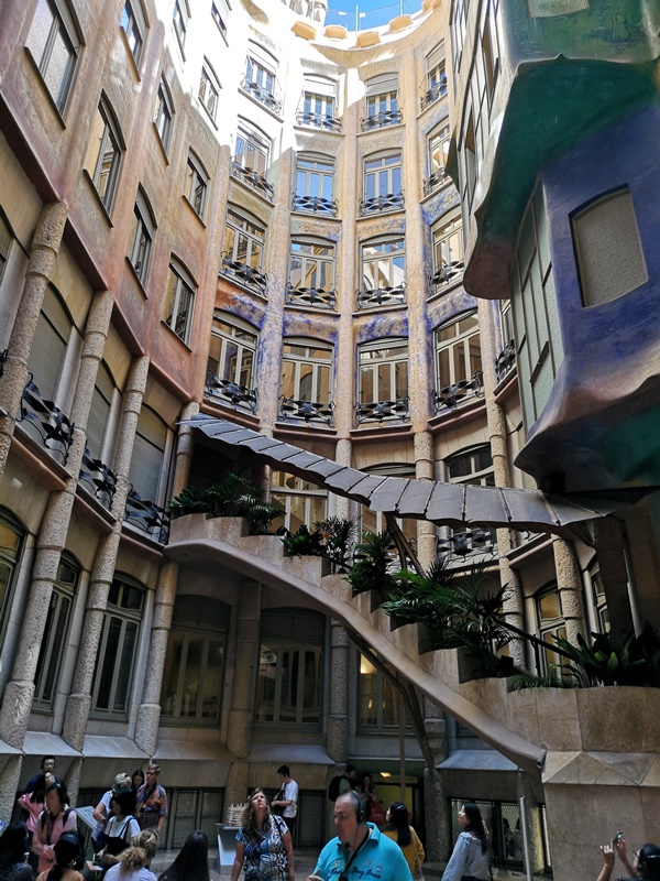 casamila11 Barcelona-巴塞隆納世界文化遺產 高第建築米拉之家 來自外星的設計