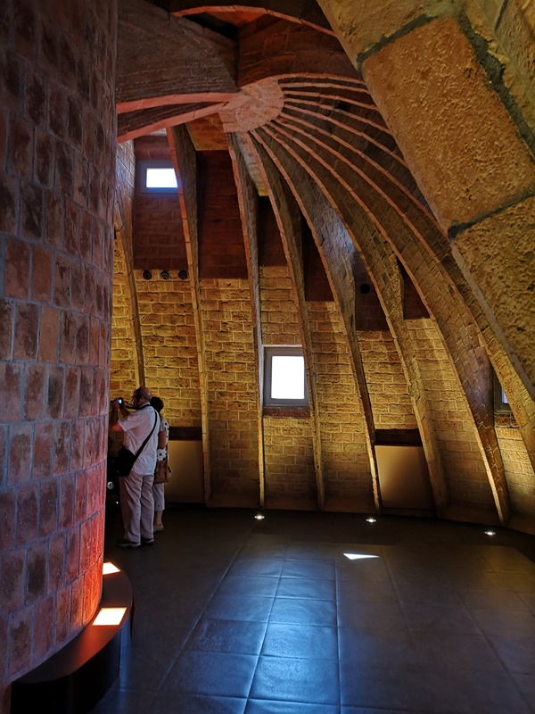 casamila32 Barcelona-巴塞隆納世界文化遺產 高第建築米拉之家 來自外星的設計