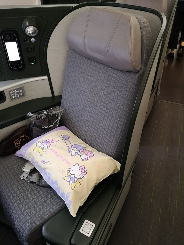 flysinsing05 201811台北新加坡 第一次享受KITTY商務艙