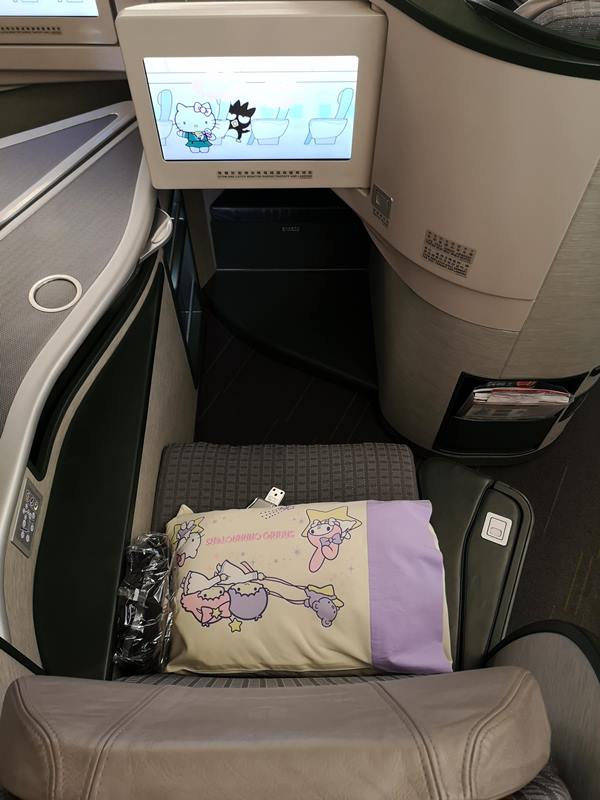 flysinsing07 201811台北新加坡 第一次享受KITTY商務艙