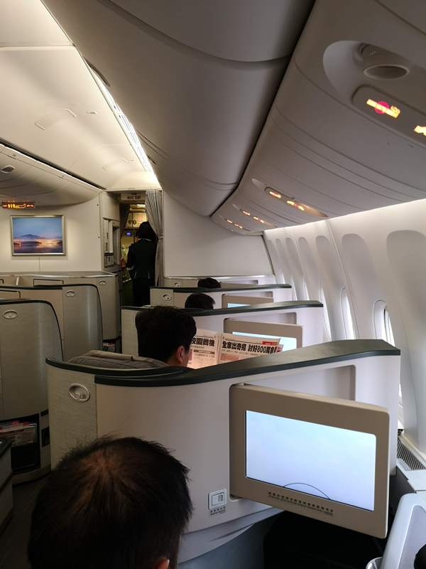 flysinsing14 201811台北新加坡 第一次享受KITTY商務艙