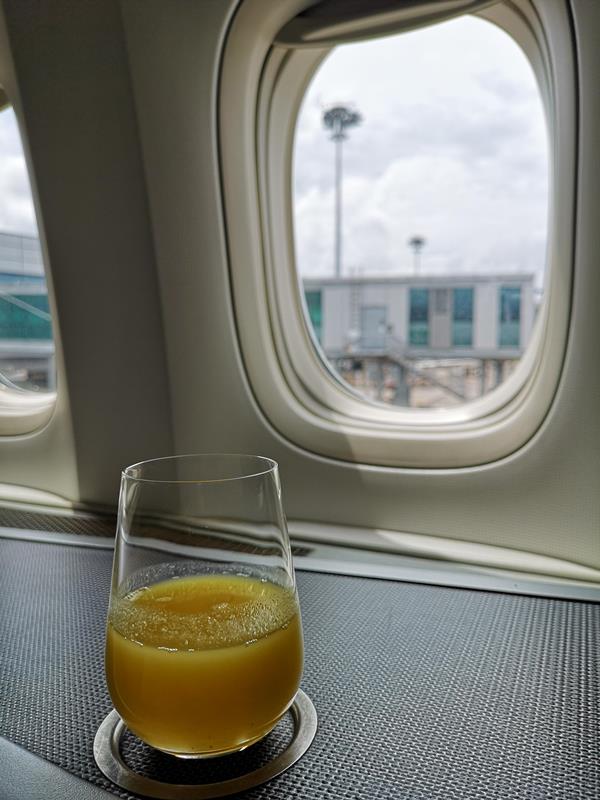 flysinsing37 201811台北新加坡 第一次享受KITTY商務艙