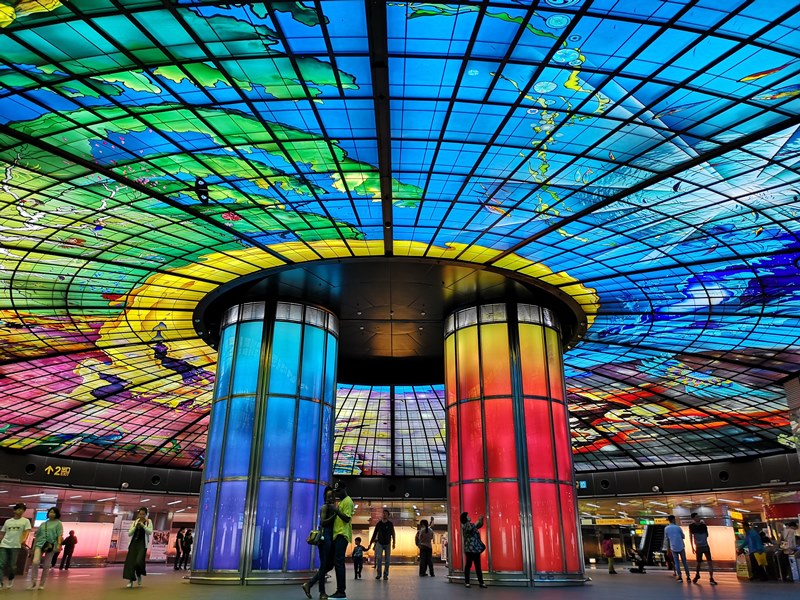 新興-美麗島捷運站光之穹頂 世界最美地鐵站第二名