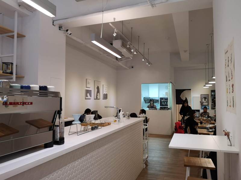 number13cafe07 中壢-Number 13 Cafe純白與浪漫的藍 中原大門網美咖啡館