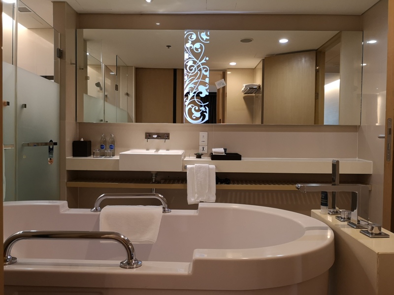 4PBKK16 Bangkok-曼谷Four Points商務飯店(曼谷福朋喜來登酒店-素坤逸15) 套房也簡單舒適