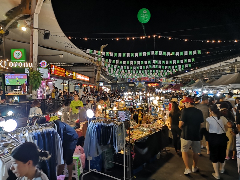 ratchadanightmarket41 Bangkok-拉差達火車夜市Train Night Market Ratchada 交通方便好吃好逛好買