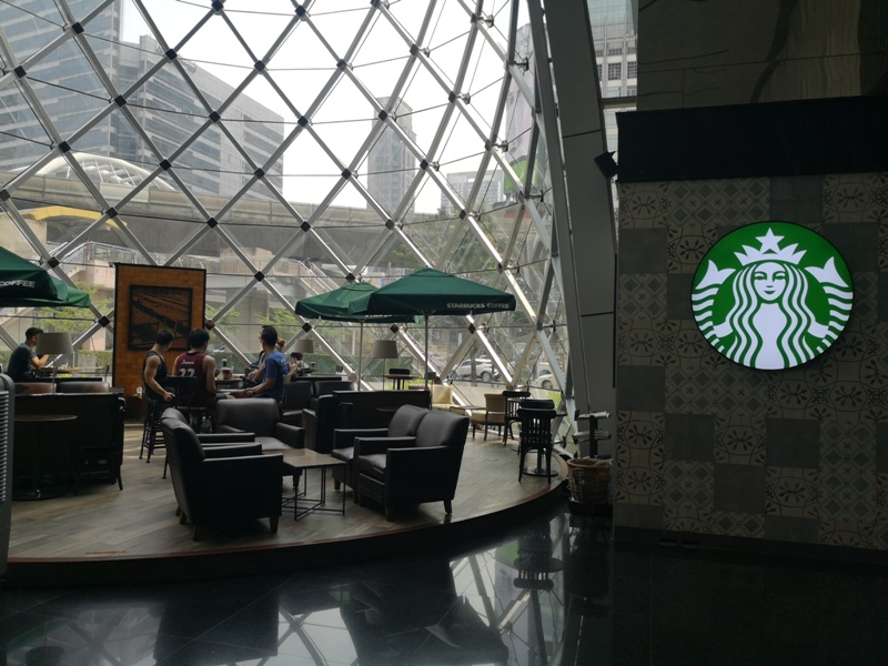 starbucksbkk03 Bangkok-Starbucks Sathorn Square玻璃耶誕樹曼谷特色星巴克