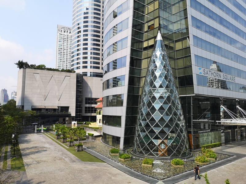 Bangkok-Starbucks Sathorn Square玻璃耶誕樹曼谷特色星巴克