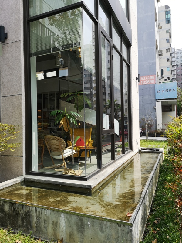 hitomicoffee04 南屯-Hitomi喜德盛 賣眼鏡也賣咖啡 Loft風簡單超好拍