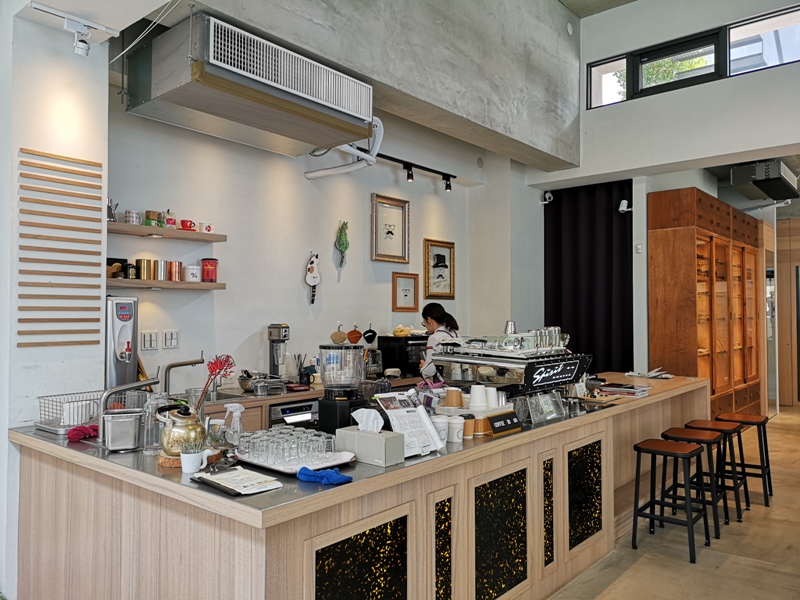 hitomicoffee07 南屯-Hitomi喜德盛 賣眼鏡也賣咖啡 Loft風簡單超好拍