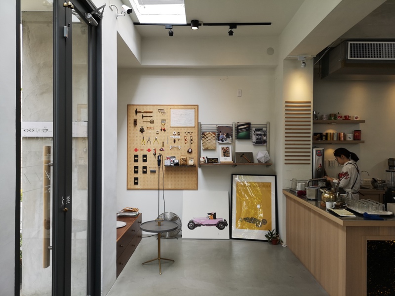 hitomicoffee14 南屯-Hitomi喜德盛 賣眼鏡也賣咖啡 Loft風簡單超好拍