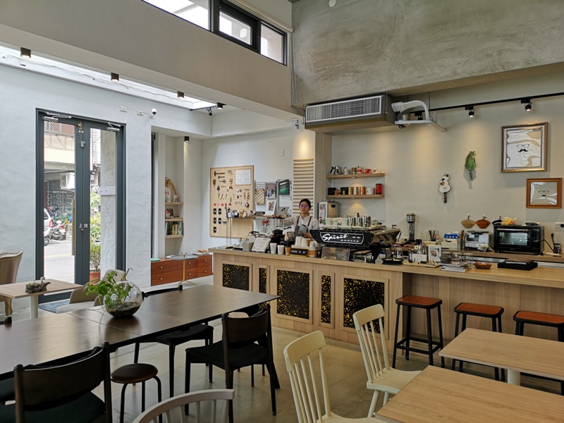 hitomicoffee16 南屯-Hitomi喜德盛 賣眼鏡也賣咖啡 Loft風簡單超好拍