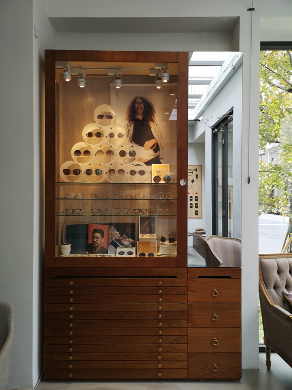 hitomicoffee19 南屯-Hitomi喜德盛 賣眼鏡也賣咖啡 Loft風簡單超好拍