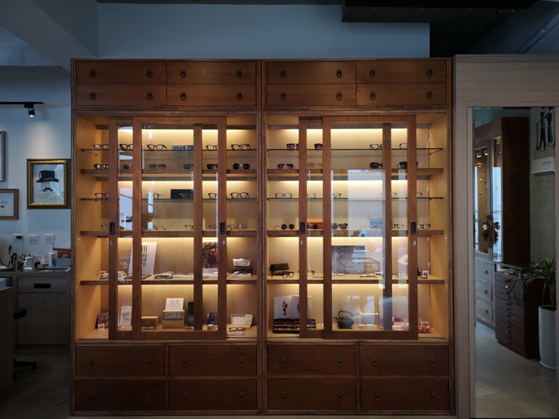 hitomicoffee21 南屯-Hitomi喜德盛 賣眼鏡也賣咖啡 Loft風簡單超好拍