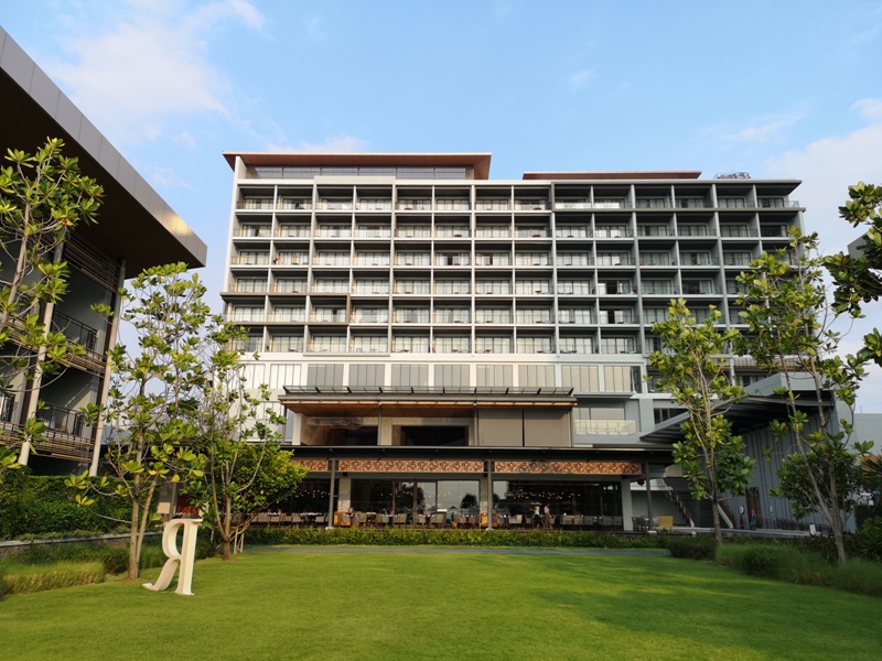 renaissancepattaya6135 Pattaya-Renaissance Pattaya Resort & Spa芭達雅萬麗 悠閒度假無邊際游泳池好舒爽
