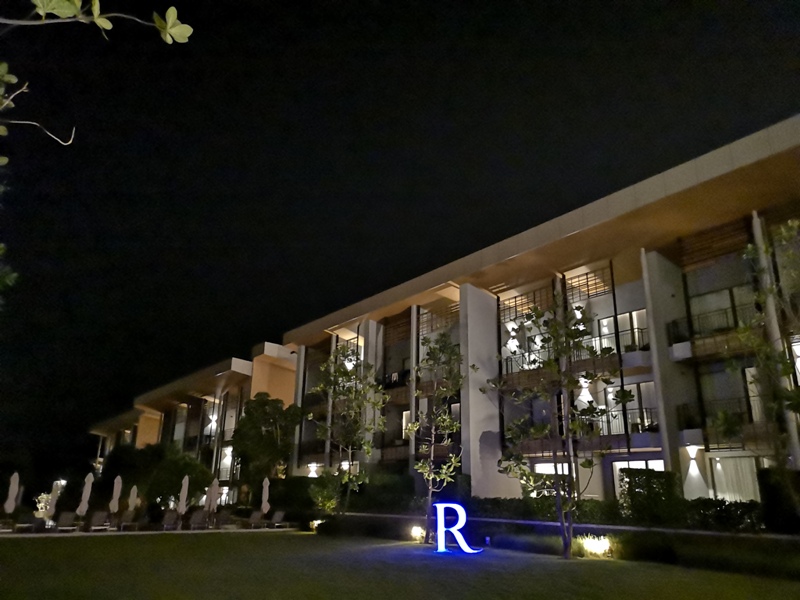 renaissancepattaya6136 Pattaya-Renaissance Pattaya Resort & Spa芭達雅萬麗 悠閒度假無邊際游泳池好舒爽