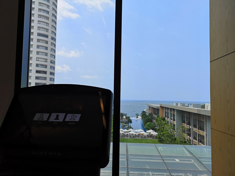 renaissancepattaya6149 Pattaya-Renaissance Pattaya Resort & Spa芭達雅萬麗 悠閒度假無邊際游泳池好舒爽