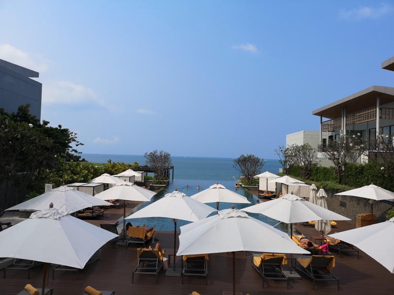 renaissancepattaya6153 Pattaya-Renaissance Pattaya Resort & Spa芭達雅萬麗 悠閒度假無邊際游泳池好舒爽