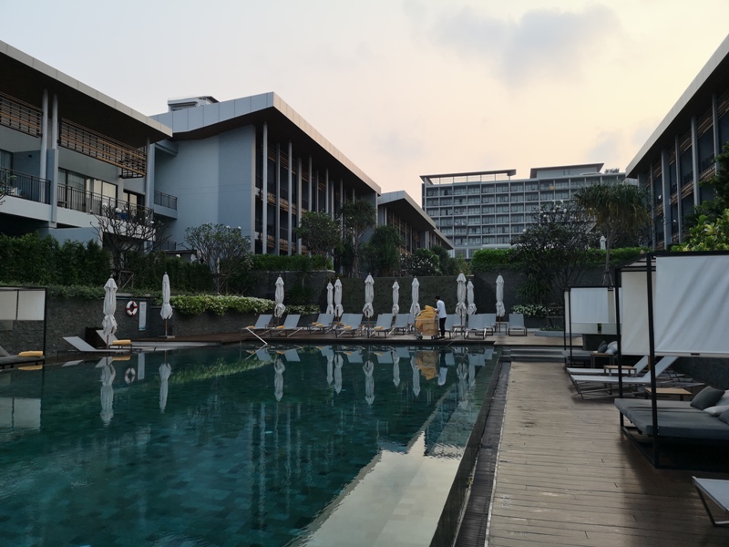 renaissancepattaya6156 Pattaya-Renaissance Pattaya Resort & Spa芭達雅萬麗 悠閒度假無邊際游泳池好舒爽