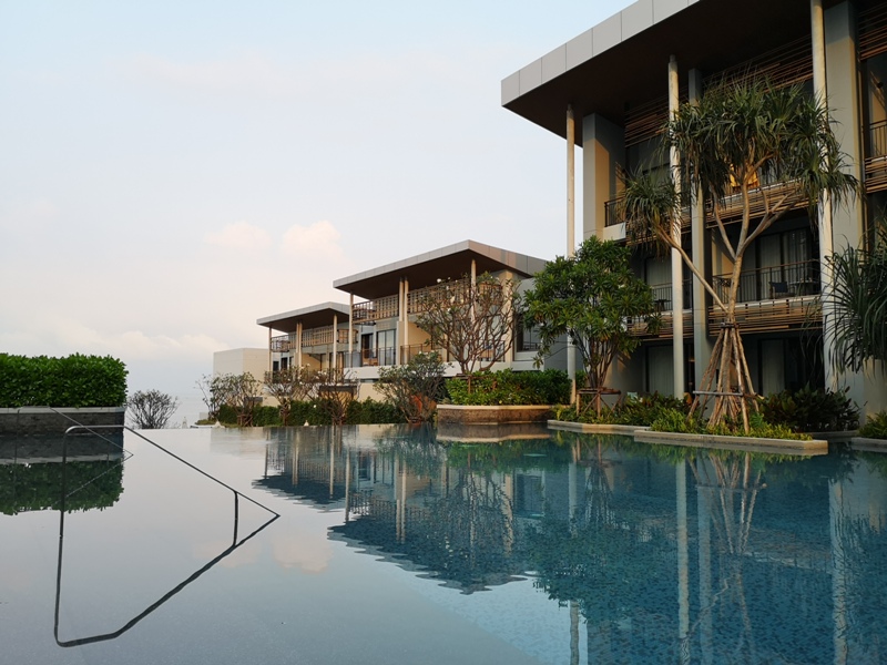 renaissancepattaya6161 Pattaya-Renaissance Pattaya Resort & Spa芭達雅萬麗 悠閒度假無邊際游泳池好舒爽