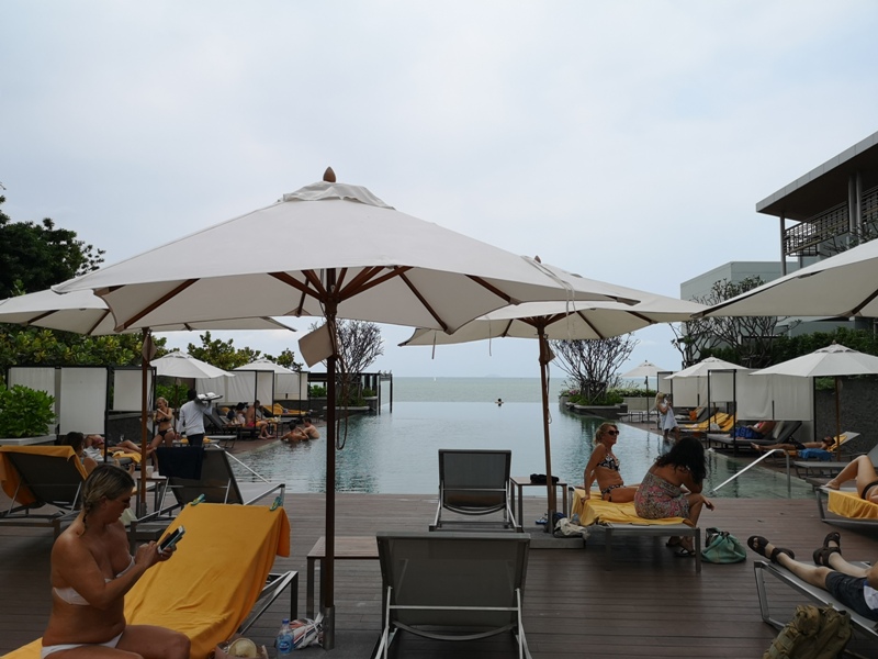 renaissancepattaya6162 Pattaya-Renaissance Pattaya Resort & Spa芭達雅萬麗 悠閒度假無邊際游泳池好舒爽