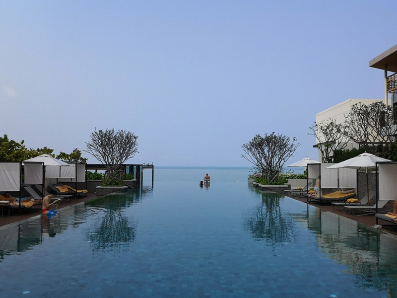 renaissancepattaya6167 Pattaya-Renaissance Pattaya Resort & Spa芭達雅萬麗 悠閒度假無邊際游泳池好舒爽