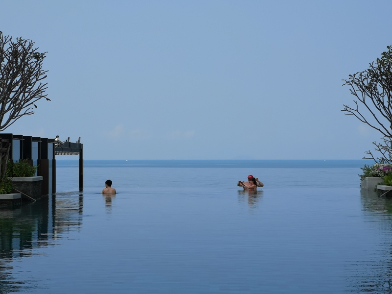 renaissancepattaya6168 Pattaya-Renaissance Pattaya Resort & Spa芭達雅萬麗 悠閒度假無邊際游泳池好舒爽