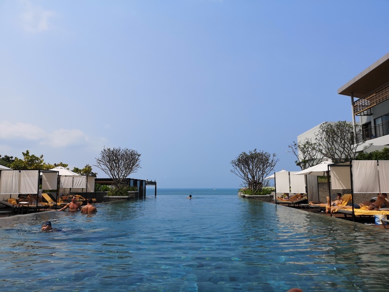 renaissancepattaya6169 Pattaya-Renaissance Pattaya Resort & Spa芭達雅萬麗 悠閒度假無邊際游泳池好舒爽