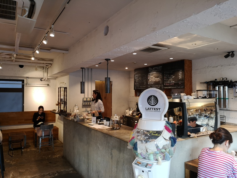 lattestcofffee08 Omotesando-Lattest Espressso Bar表參道小巷內超多可愛小店...走累了來杯拿鐵