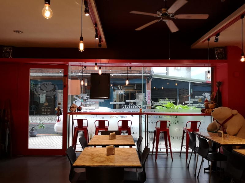 ningcafe05 中壢-甯咖啡 時尚咖啡 大玩偶哆啦A夢做伴