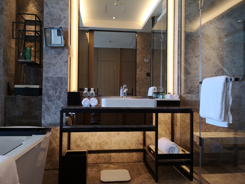 xiamenmarriott29 Xiamen-廈門泰地萬豪酒店 乾淨的發亮的窗戶與地板...新的就是好