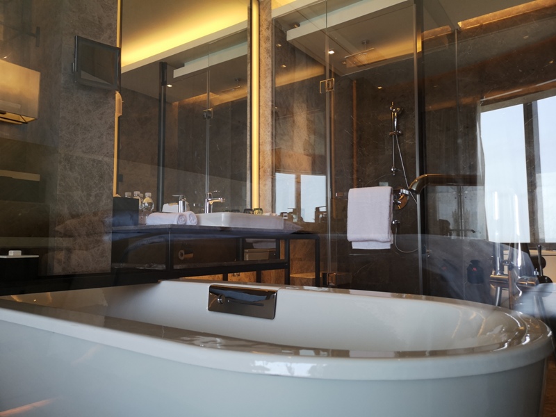 xiamenmarriott35 Xiamen-廈門泰地萬豪酒店 乾淨的發亮的窗戶與地板...新的就是好