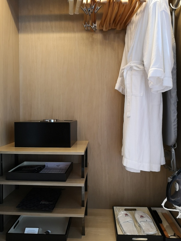 xiamenmarriott36 Xiamen-廈門泰地萬豪酒店 乾淨的發亮的窗戶與地板...新的就是好