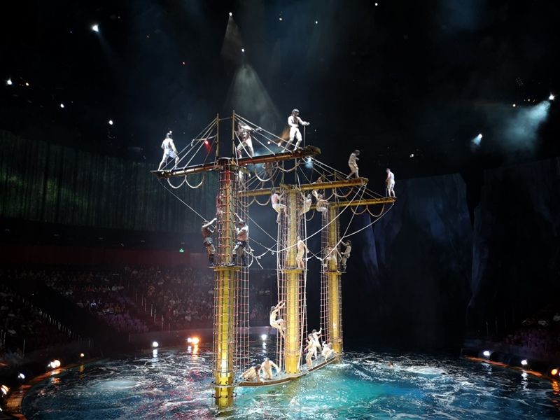 houseofdancingwater08 Macao-澳門晚間活動首選 太陽劇團水舞間 舞台設計超棒眼花撩亂的精采表演