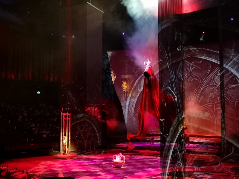 houseofdancingwater10 Macao-澳門晚間活動首選 太陽劇團水舞間 舞台設計超棒眼花撩亂的精采表演