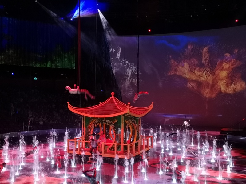 houseofdancingwater12 Macao-澳門晚間活動首選 太陽劇團水舞間 舞台設計超棒眼花撩亂的精采表演