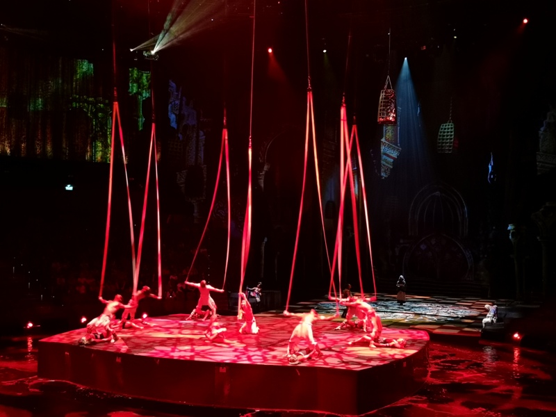 houseofdancingwater13 Macao-澳門晚間活動首選 太陽劇團水舞間 舞台設計超棒眼花撩亂的精采表演