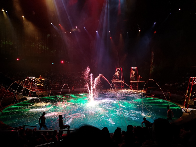 houseofdancingwater14 Macao-澳門晚間活動首選 太陽劇團水舞間 舞台設計超棒眼花撩亂的精采表演